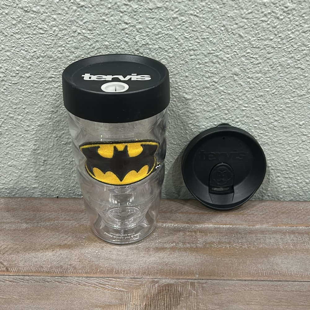 NWOT Tervis Batman Tumbler 6” Tall (For Cold and Hot Drinks) both Tops Included.